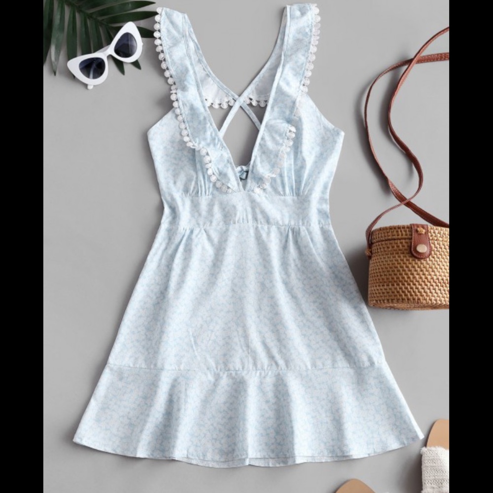 NWT Criss across Crochet Trim Ditsy Floral Dress